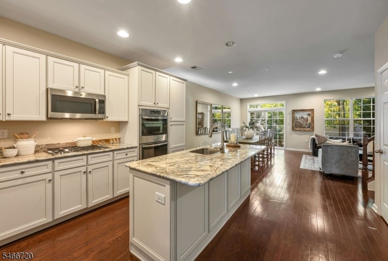 16 Pineview Dr 202