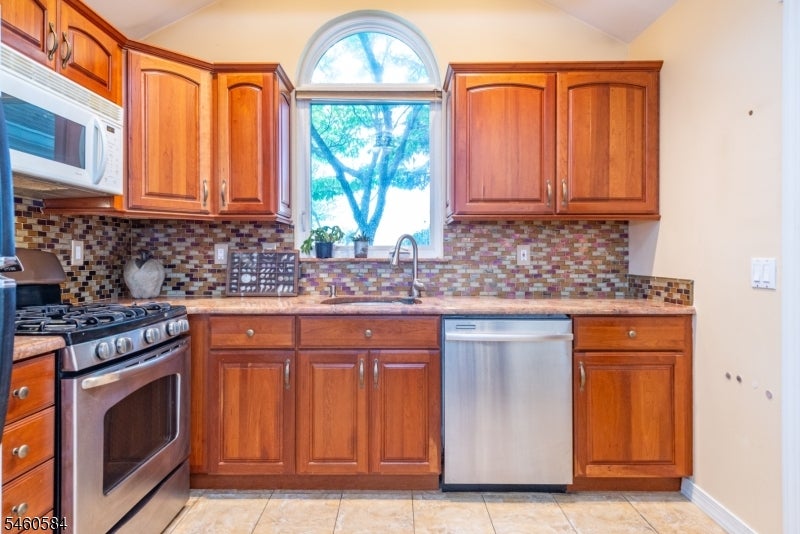 17 Constitution Ct