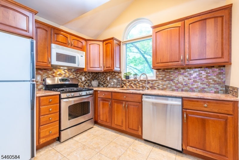 17 Constitution Ct