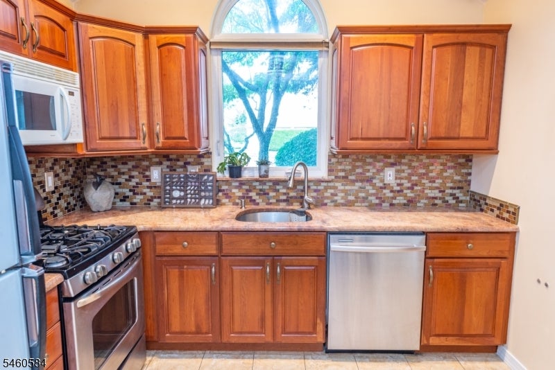 17 Constitution Ct