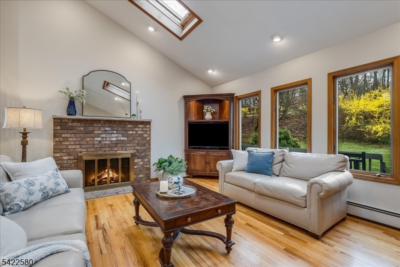 97 Skyline Dr