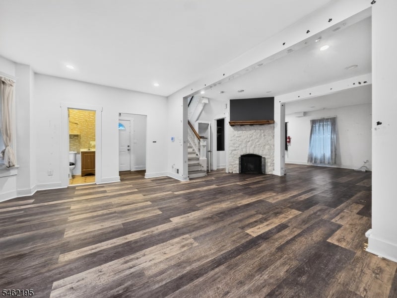 1323 North Ave