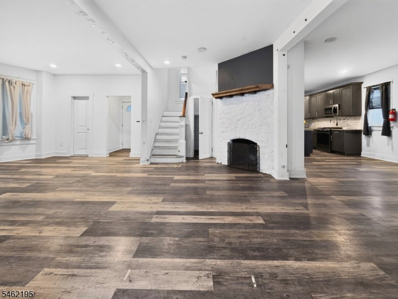 1323 North Ave