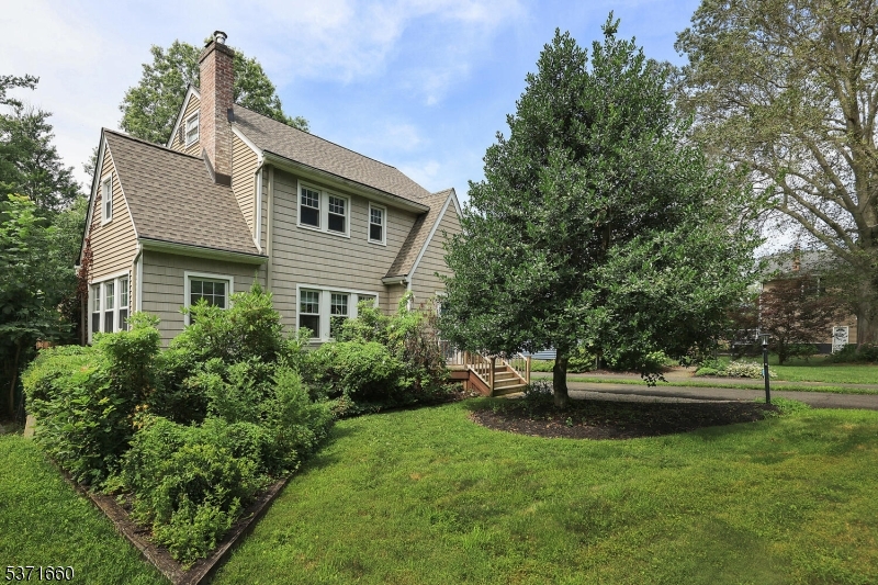 97 Woodland Ave