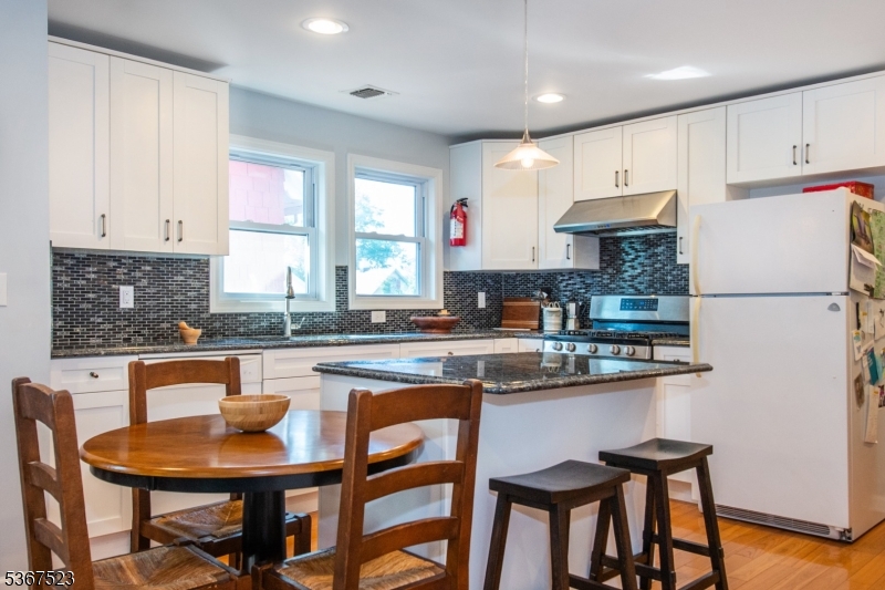 12 Lansing Pl 2