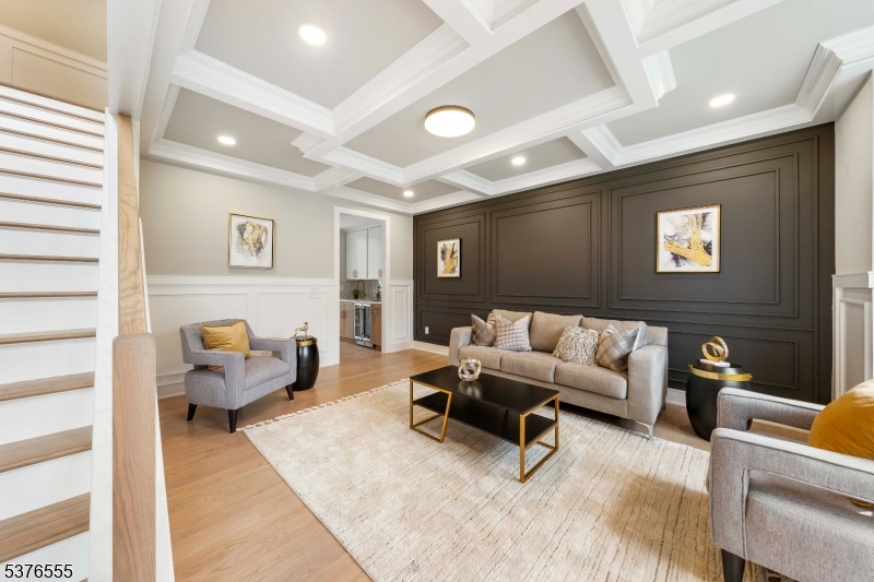32 Meadow Rd