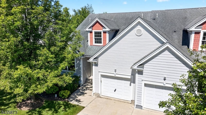 13 Fairchild Ln