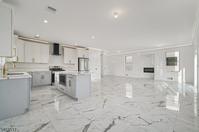 19 Mountain Ave