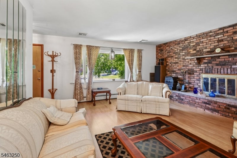 844 Lakeshore Dr