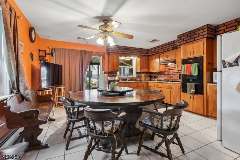 844 Lakeshore Dr