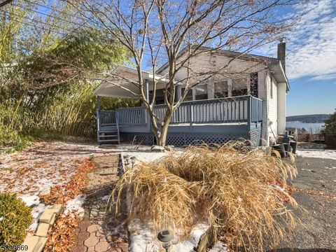 207 Dupont Ave Hopatcong Boro NJ 07843