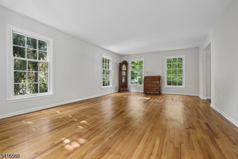 889 River Rd