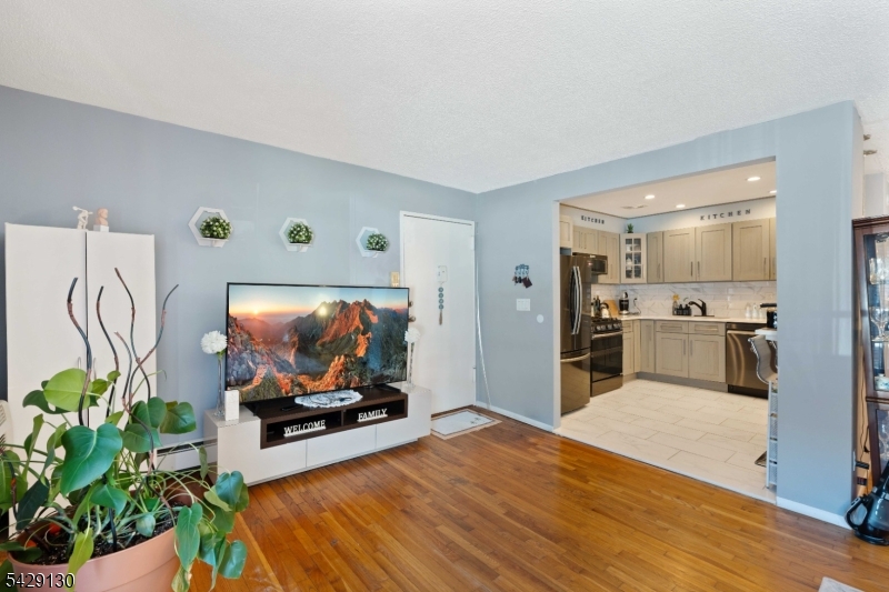 398 Hoover Ave 185
