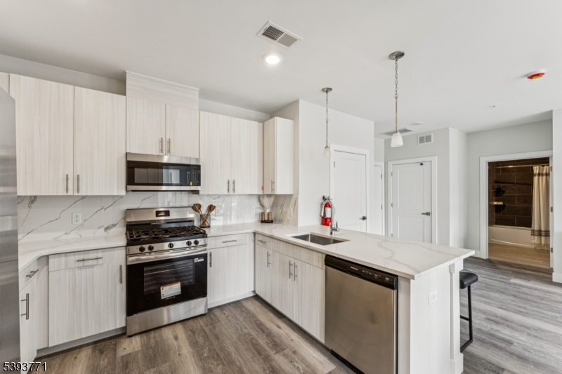 140 W Webster Ave 222