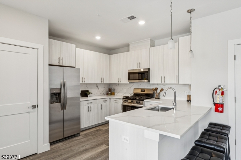 140 W Webster Ave 222