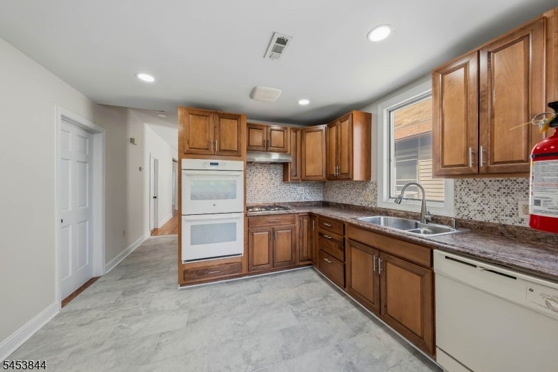 136 Elm St 1