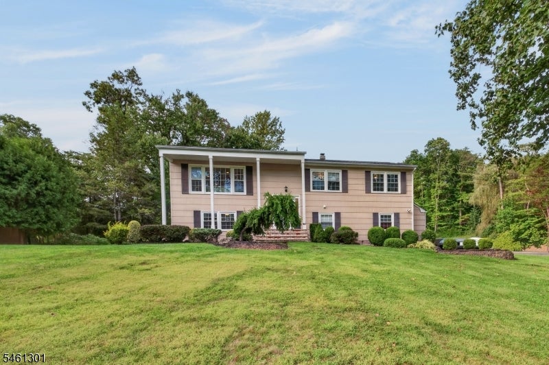 3 Debby Ln