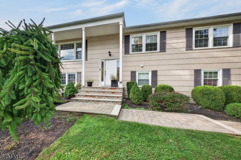 3 Debby Ln