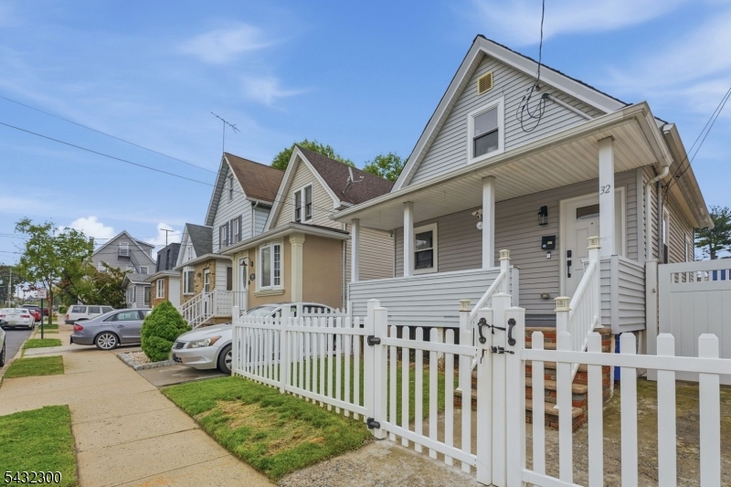 32 Willard St