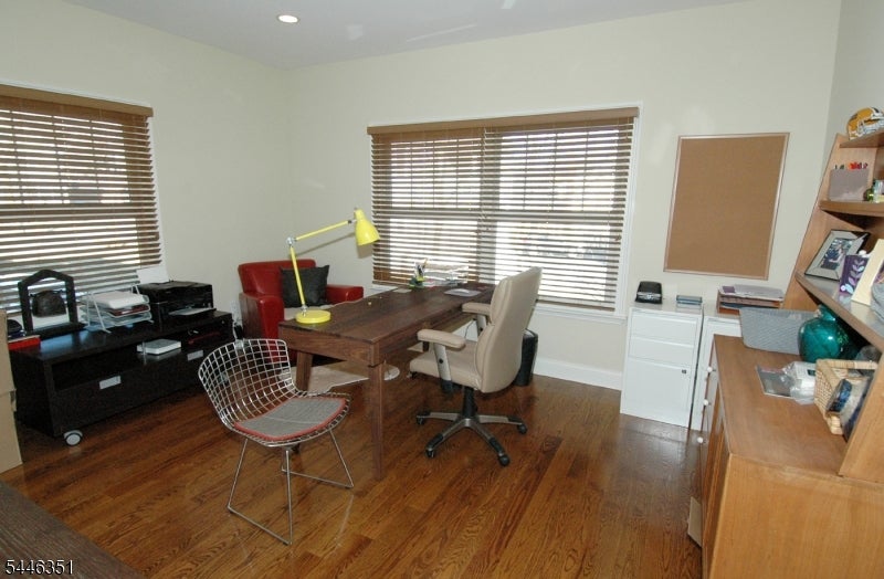 52 Morris Ave B