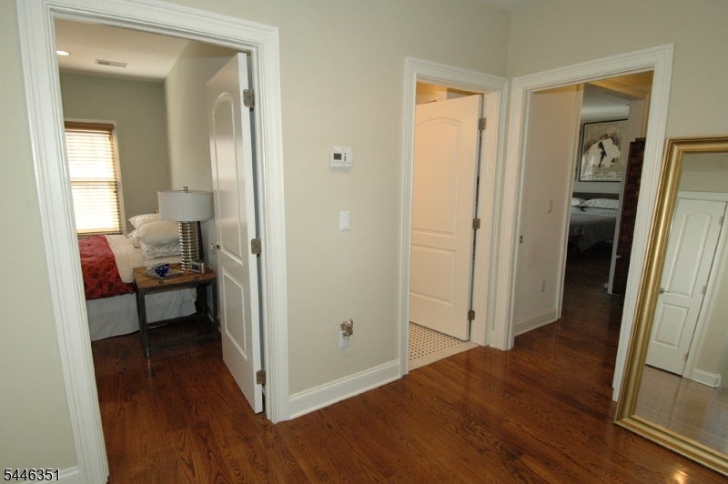 52 Morris Ave B
