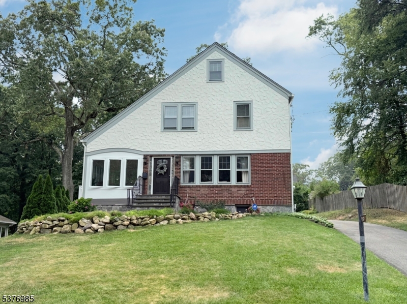 153 Fairview Ave