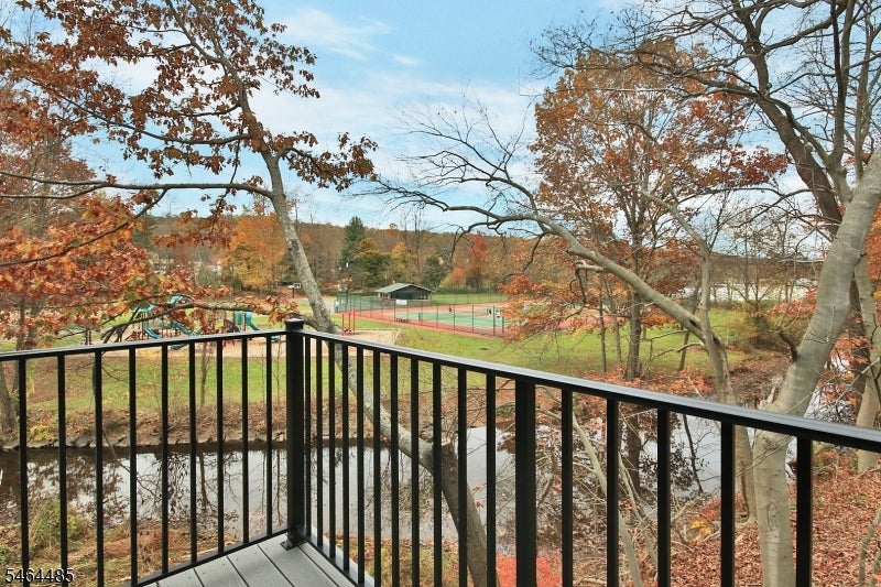 210 Mountain Blvd 2B