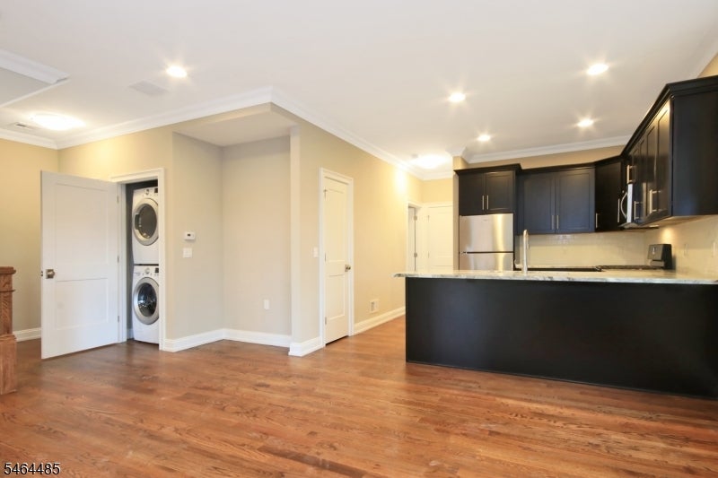 210 Mountain Blvd 2B