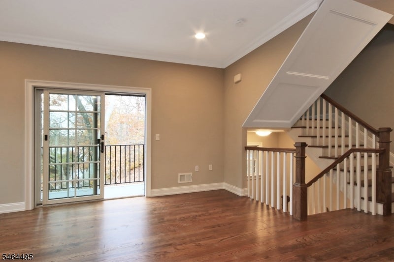 210 Mountain Blvd 2B