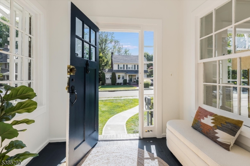 5 Bellaire Drive