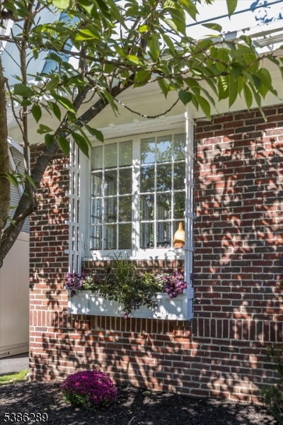 5 Bellaire Drive