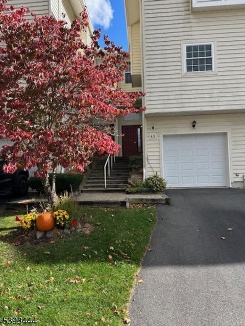 Photo of 43 Rhea Run, Hampton, NJ 07860 (MLS # 3994473)