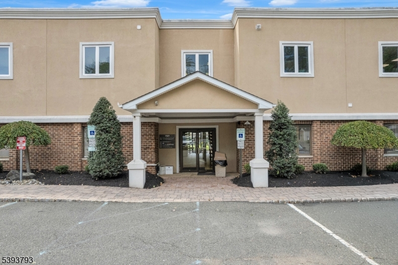 727 Raritan Rd