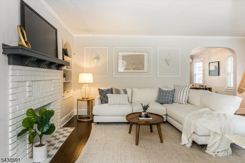 232 Ward Pl