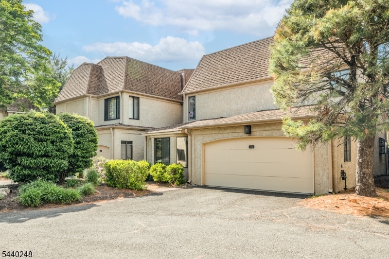 21 Carriage Pl