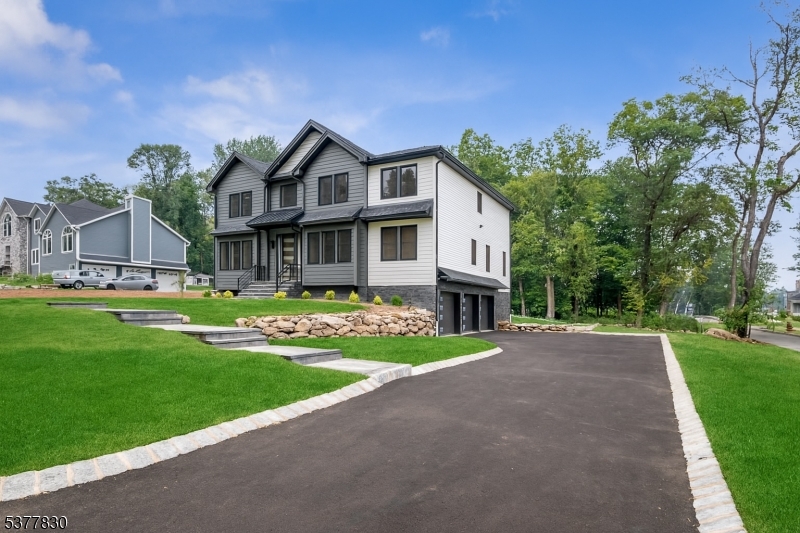 11 Eagles Nest Ter