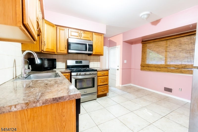 640 Warfield Rd