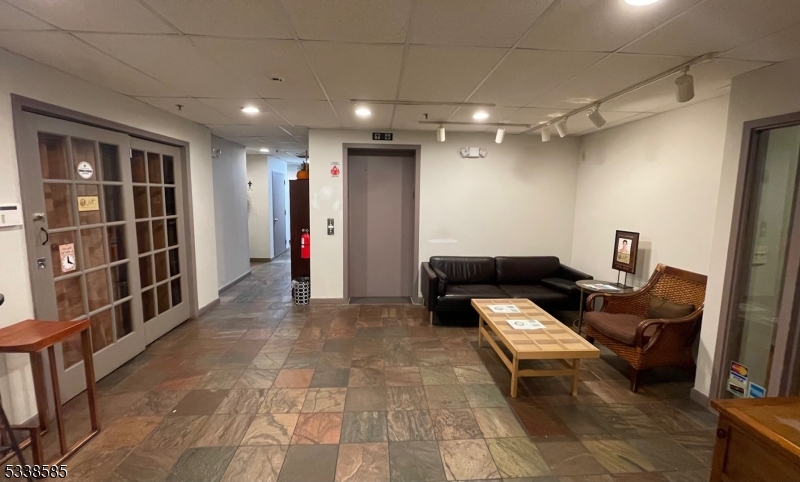 292 Bloomfield Ave