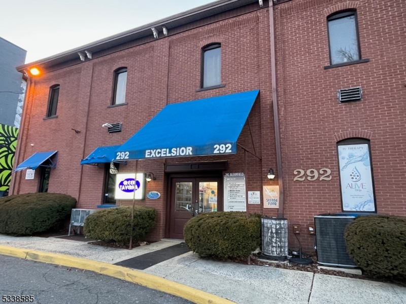 292 Bloomfield Ave