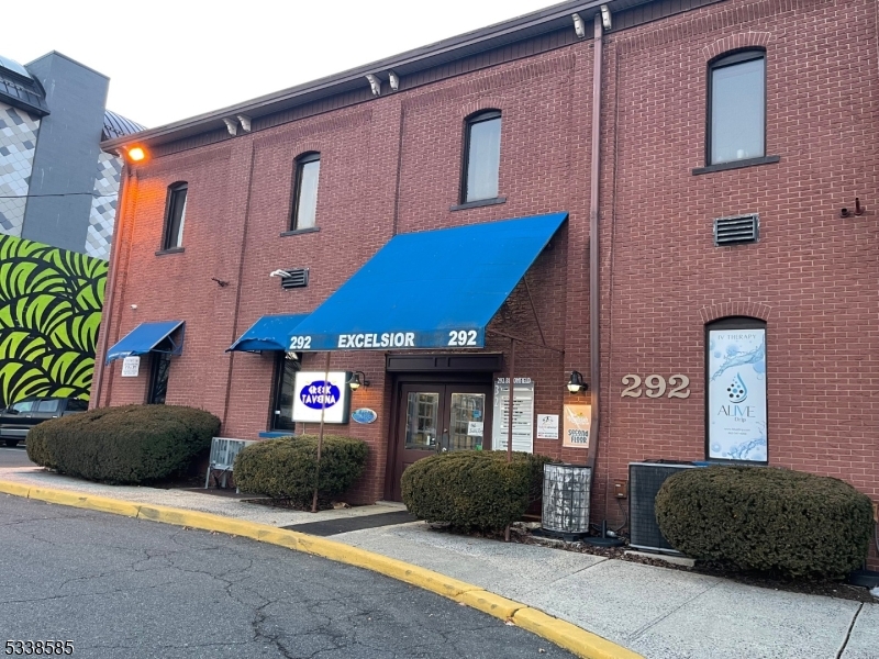 292 Bloomfield Ave