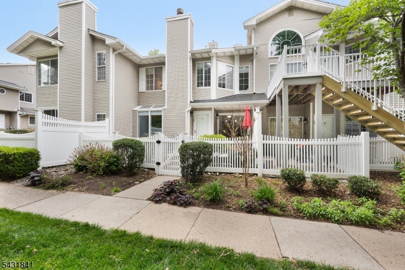 33 Crestmont Road