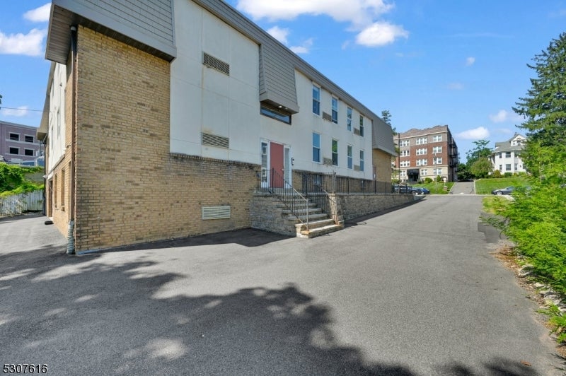 15 Forest St 8