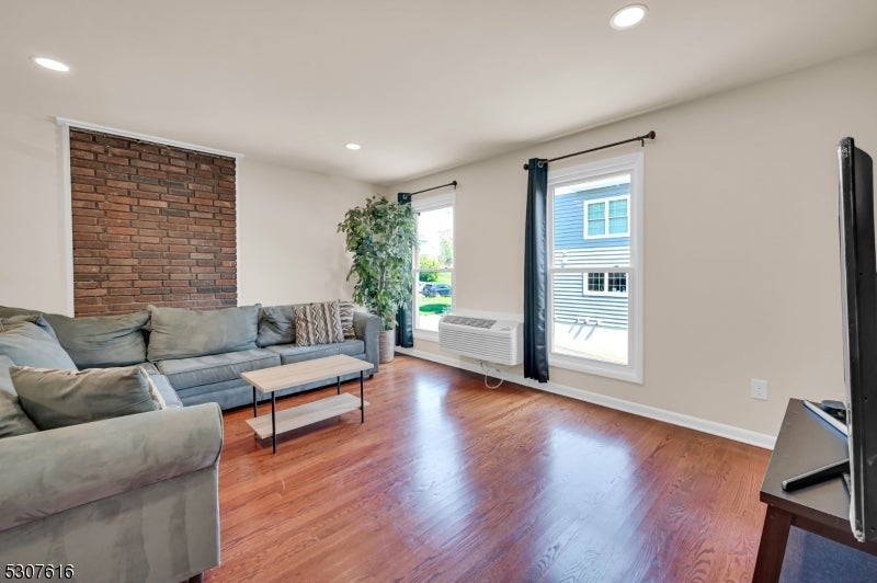 15 Forest St 8