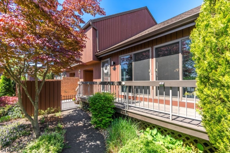 23 Bloomingdale Dr 1C