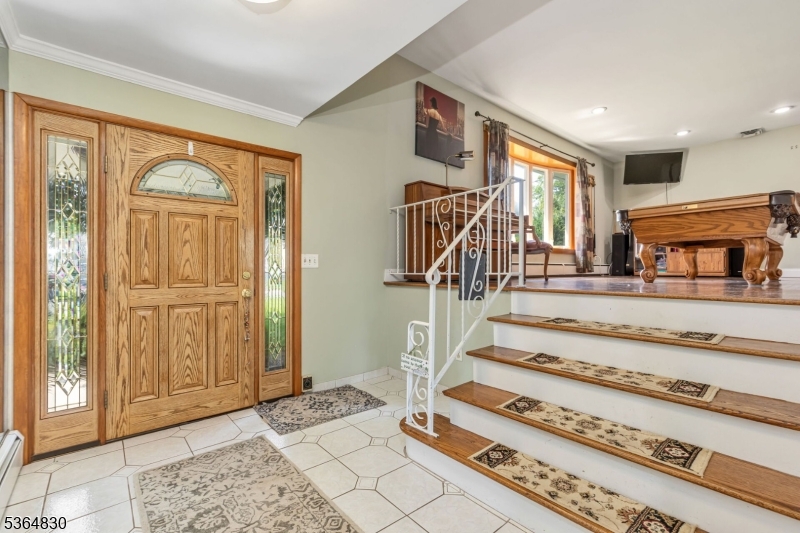 144 Acorn Dr