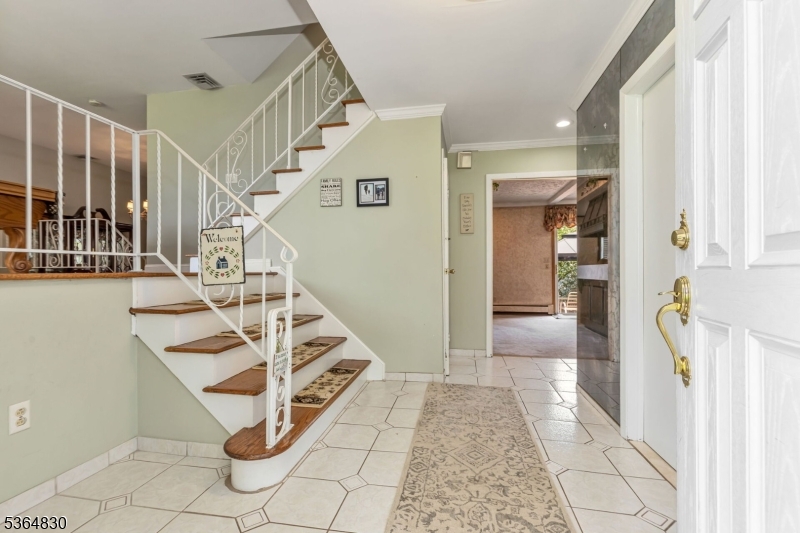 144 Acorn Dr