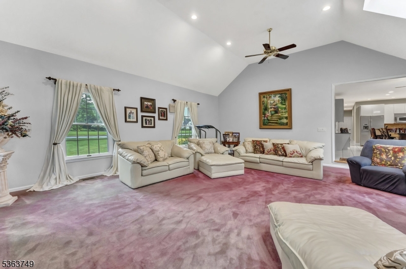 7 Farmstead Rd