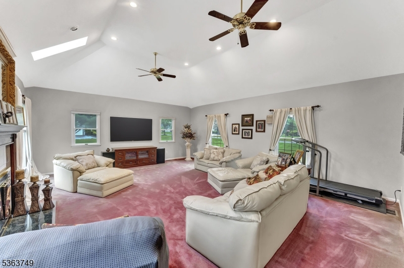 7 Farmstead Rd