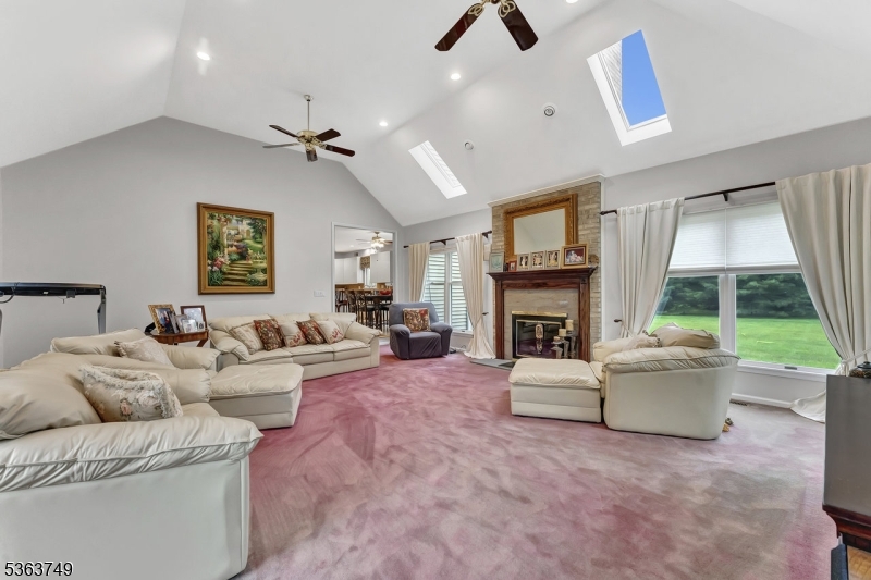 7 Farmstead Rd