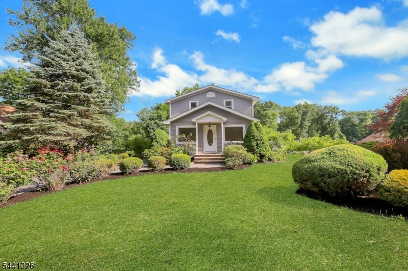 32 Bellows Ln